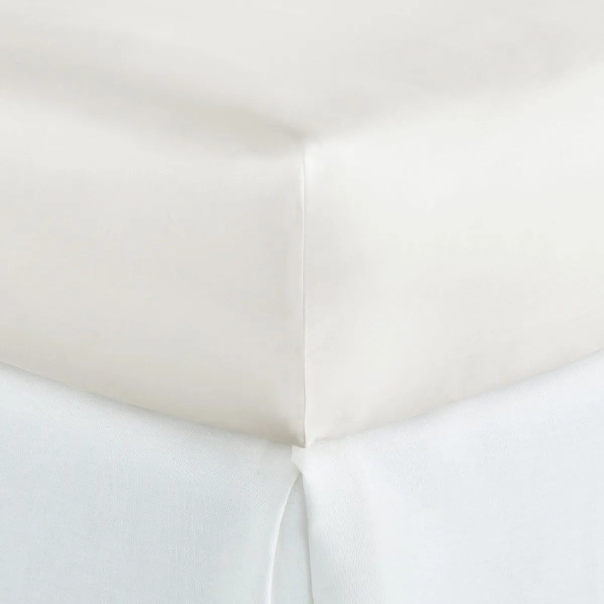 Soprano Ivory Bedding by Peacock Alley